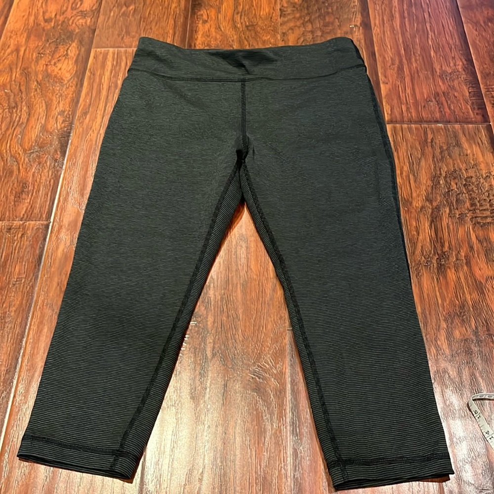Athletic works cropped leggings